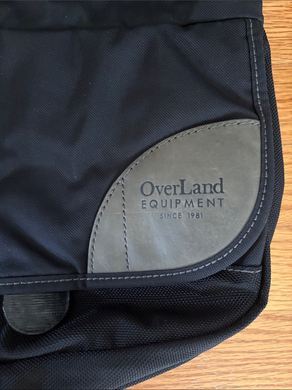 Overland Equipment Baylis Black Crossbody for Men - Picture 2 of 12